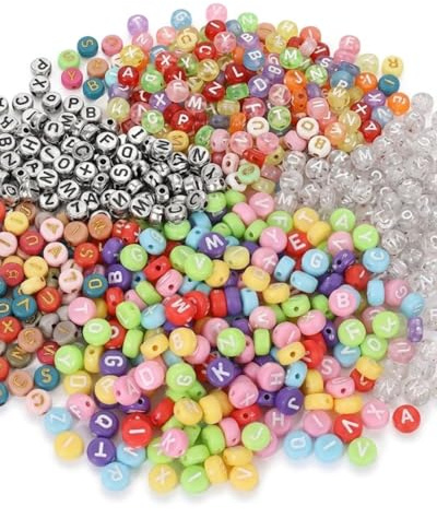 YIPFEN Set di 1200 Perline con Lettere da 7 mm, Perline per Braccialetti e Collane, Perline Rotonde in Acrilico per Gioielli Personalizzati