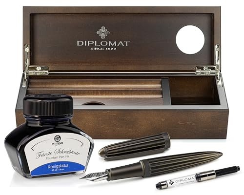 Diplomat Aero Oxyd Messing Füllfederhalter mit Edelstahlfeder M, Füllhalter-Set mit Schreibtinte im Tintenglas, Tintenkonverter und Stifteablage aus Holz - Wenge, Schreibset