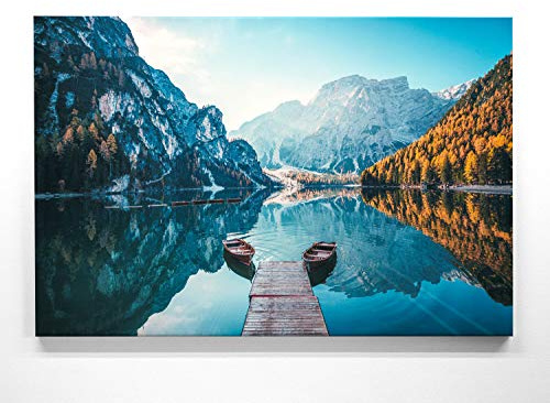 Atemberaubendes Berg Bild Pragser Wildsee. Dolomiten - 150x100cm große XXL Leinwand. Tolles Wandbild als Hintergrund und Deko für Wohnzimmer & Schlafzimmer. Fertig aufgespannt auf 4cm Holz-Keilrahmen