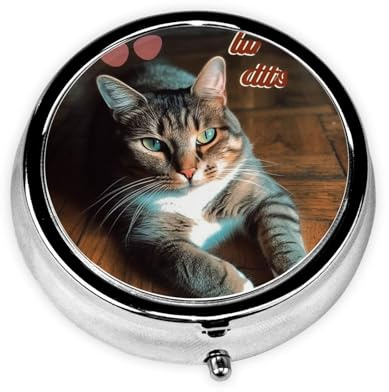 Pillendose mit Katzen-Motiv auf Holzboden, 3 Fächer, kleine Pillendose, tragbare Pillendose für Tasche oder Geldbörse, niedlicher Medikamenten-Organizer für Vitamine und Medikamente