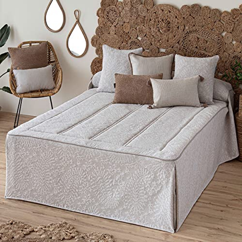 Lanovenanube Colcha Edredón Manises Beig Cama 150 150 g con Cojín | 70% algodón-30% poliéster. Relleno 150 g. Volante 50 cm. Incluye cojín Manises 40x40 cm con relleno.