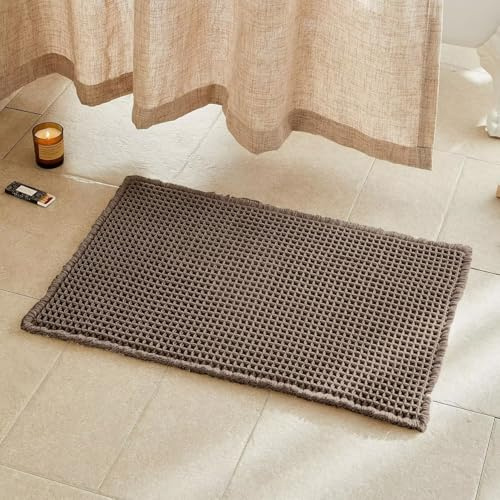 ARRITS Boho Waffle Badteppich 61x92cm Kaffee Superabsorbierende Waffle Badematte rutschfest Waschbar Badvorleger Weich Bauernhaus Badezimmerteppich mit Quasten Duschvorleger für Badezimmerboden Deko