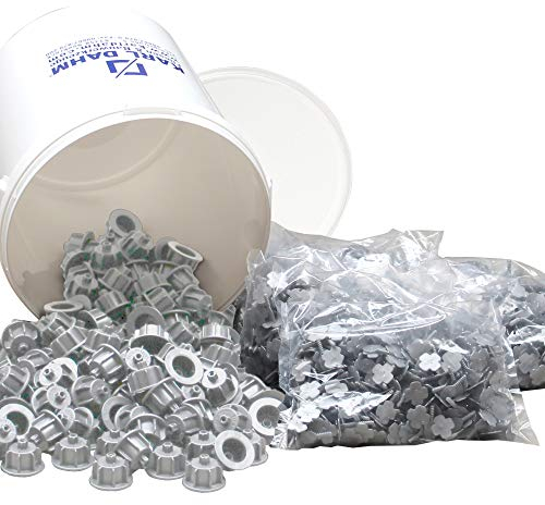 Karl Dahm Fliesen Nivelliersystem Maxi-Set für 1 mm Fugen: 150 graue Zughauben für Fliesenstärke 12-20 mm + 1500 Basis Gewindelaschen + Eimer I Leichte & professionelle Fliesen Verlegehilfe – 12503