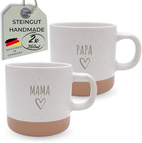 HerzHolzPapier® Steingut-Tassen Set MAMA und PAPA – 2x 360 ml – Handgefertigte Keramik Kaffeetassen – Spülmaschinen- & Mikrowellenfest – Rustikales Design in Sprenkeloptik – Geschenk für Mama und Papa