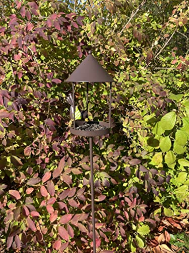 AmaCasa Vogelfutterstation für Wildvögel mit Stab, Vogelfutterstelle und Futterstation für den Garten | Farbe: Braun | Maße: 30x30x142cm (Tränke: 26x26cm) | Futterstelle für Vögel
