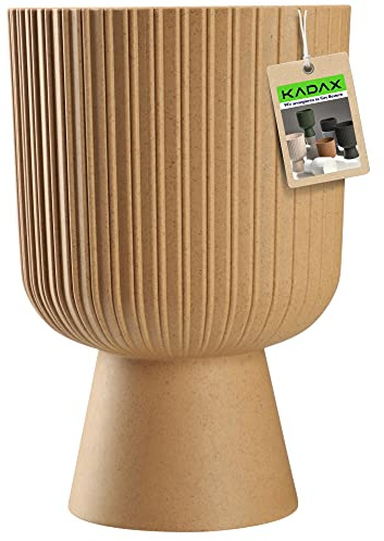 KADAX Blumentopf in Kelchform, Pflanztopf aus Kunststoff in 2 Größen, Pflanzgefäß in 5 Farben für Balkon, Terrasse, Fensterbrett, Pokal Pflanzschale, Übertopf (14cm, Braun)
