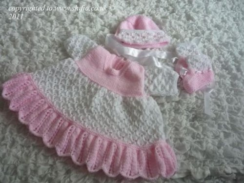 Strickanleitung – KP192 - Babykleid, Mütze und Schühchen