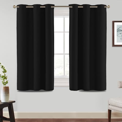 BellaHills Lot de 2 rideaux 100 % occultants, thermiques, pour chambre à coucher - 137 x 117 cm (H x l) - Noirs - Avec œillets - 137 x 117 cm (H x l)