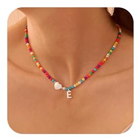 LIHELEI Buchstabenketten für Damen, Bunte Perlenanhänger Buchstaben-Halskette Versilberter Boho-Anhänger mit Herzförmiger Muschel Ostergeschenk – E