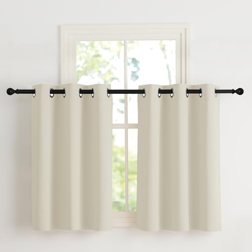 NICETOWN Scheibengardinen Kurze Vorhang Beige Blickdicht 2er Set H90 x B107 cm Hellbeige, Verdunklungsvorhänge mit Ösen Thermo Vorhänge für Schlafzimmer Küchengardinen Fenster Gardinen