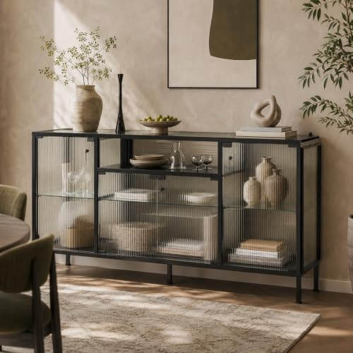 PREMTURE Glasvitrine Schwarz 150cm mit LED-Beleuchtung – Sideboard mit 4 Türen, Rillenglas, Glasböden & offenem Mittelfach, 80cm hoch – Vitrinenschrank für Wohnzimmer & Esszimmer, 150×80×40cm