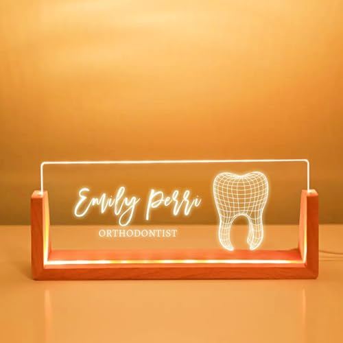 Personalisiertes Schreibtisch-Namensschild Mit Holzsockel, Personalisiertes LED-Schreibtischschild For Klinik-Büro-Dekoration, Abschlussgeschenk, Arztgeschenke(S4)