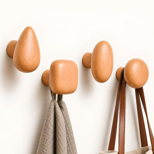 DomuViva Garderobenhaken Holz 4er Set | Wandhaken Garderobe | Buche natur | 4 Kleiderhaken Holz für Garderobe, Flur und Bad – als Jackenaufhänger mit Schraubmontage oder Klebepads auf glatten Fliesen