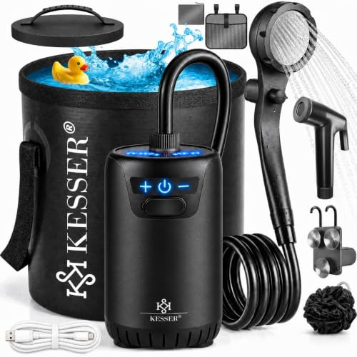 KESSER® Campingdusche Solardusche + Pumpe & Akku 8000mAh Mobile Dusche, Camping Dusche Set mit Duschkopf, 2m Schlauch, Sprühpistole, Halterung & 20L Wasserbehälter für Camping, Garten, Strand & Reisen
