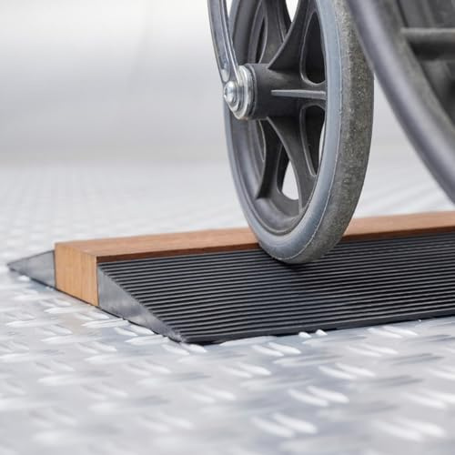 Datona Gummi Türschwellenrampe 25 mm - Schwarze Schwellenrampe 90 x 15 x 2,5 cm - zuschneidbare Rollstuhlrampe mit Antirutschprofil für Rollator & Elektromobil