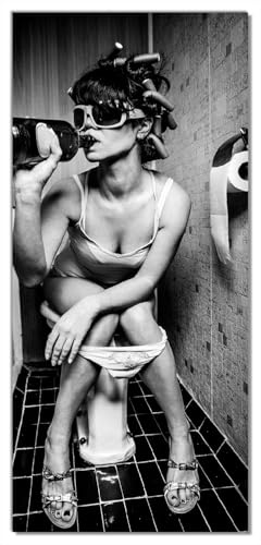 Wallario Selbstklebende Türtapete Kloparty - Sexy Frau auf Toilette mit Weinflasche - Türposter 93 x 205 cm Abwischbar, rückstandsfrei zu entfernen