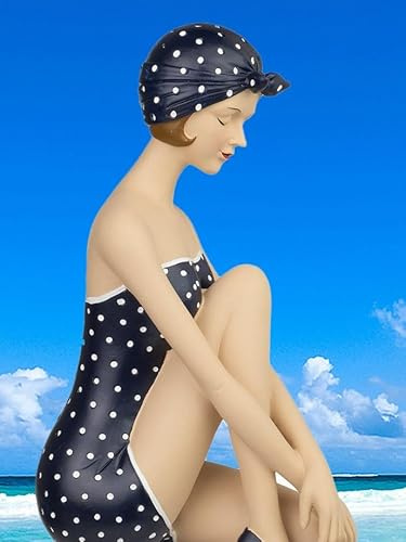 Pommerntraum ®| Dekofigur Maritime Badenixe Kantenhocker Badelady Badefigur | Kantensitzer Frauenfigur Strandnixe XL im Retro-Stil der 50 Jahre Nostalgie Retrodame Glamourlady Sammlerstück (Sarah)
