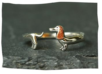 Silber Ring Dackel aus 925 Sterling mit per Hand verkupfertem Ohr das perfekte Geschenk für sie als größenverstellbarer Echtschmuck mit Hund