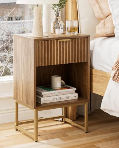 HEYZOEY Nachttisch Walnussoptik, geriffelt, Schublade & Fach, 40×30×60 cm | Großes offenes Fach und leichtgängige Schublade – modernes Design für Schlafzimmer, Wohnzimmer oder Büro