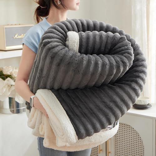 Kuscheldecke Flauschig Dunkelgrau 150x200 cm – Gestreifte Wendedecke mit Flanell & Sherpa für Sofa Couch, Extra Warme Sofadecke Couchdecke, Ultraweiche Wohnzimmerdecke für Ganzjahreszeit