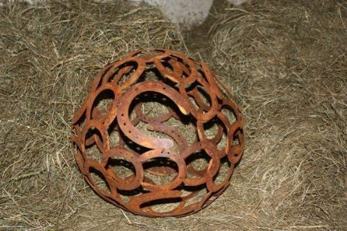 Rostig hissning deko kula, ädelsten metall, l trädgårdsdekoration, trädgårdskula rost