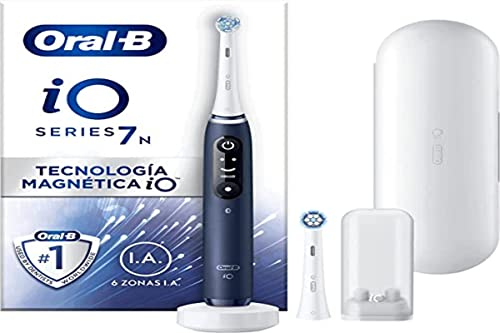 Oral-B Spazzolino Elettrico Ricaricabile iO 7N, Sensore di Pressione, Display Interattivo, Intelligenza Artificiale, Ricarica Rapida, 2 Testine, 1 Spazzolino, 1 Custodia da Viaggio, Blu, Idea Regalo