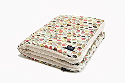 La Millou Kinderdecke Schmusedecke doppellagig, doppelseitig Minky Stoff 110x140cm cupcakes/ ecru