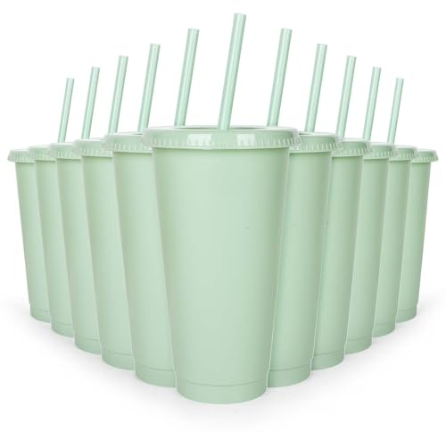 Whaline 12 vasos de plástico verde salvia con tapas planas, popote, reutilizables, grandes, vasos de viaje, decoración para café helado, bebidas, suministros de fiesta, 24 onzas