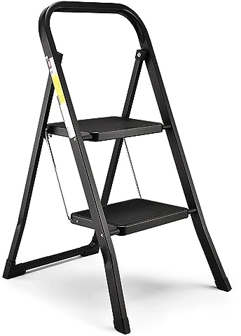 HBTower Scala 2 Gradini Pieghevole – Scaletta in Acciaio Lega, Gradini Antiscivolo, Spessore da Chiusa 4,5 cm, Portata 150 kg, Nessun Montaggio – Per Cucina, Garage e Ufficio