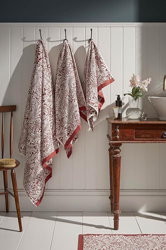 William Morris at Home Larkspur 100% Cotton Bath Towel In Brick (70cm x 125cm)