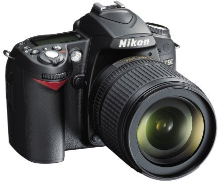 Nikon D90 Fotocamera digitale reflex 12,3 Megapixel con Obiettivo Nikkor 18/105VR, SD 8GB Premium 100X Lexar [Nital card: 4 anni di garanzia]