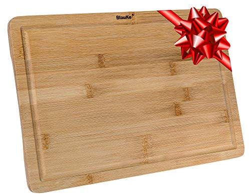 BlauKe® Planche à Découper en Bois de Bambou avec Rigole et Poignées Latérales (38x25cm) – Planche en Bois Épaisse pour Viande Pain Fromage Légumes Apéritif – Plateau en Bamboo – Billot de Boucher
