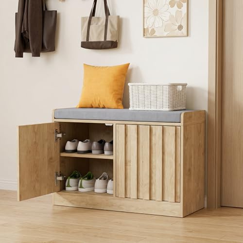 UEV Banc d'entrée à 2 Portes, Banc à Chaussures Entrée, 66x33x44cm, Naturel | Meuble à Chaussure, Design à Lattes en Bois, Étagères Réglables, Assise Rembourrée Épaisse, pour Entrée, Couloir