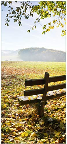 Wallario Selbstklebende Türtapete Idyllische Holzbank in den Bergen - Türposter 93 x 205 cm Abwischbar, rückstandsfrei zu entfernen