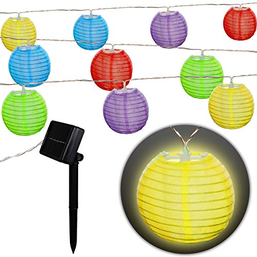 alles-meine.de GmbH SOLAR Licht - LED - Lichterkette/Lampionkette - 4,70 Meter - wetterfest - AUßEN & INNEN - 10 Bunte Stoff - Kugeln/Lampions - 8 cm - Solarbetrieben Solarle..
