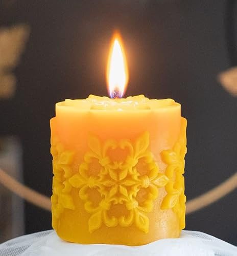 tea4chill Bienenwachskerze aus 100% Bienenwachs, Honigkerze, Fleur de Lis, Kerze 6,5x6cm, handgefertigt