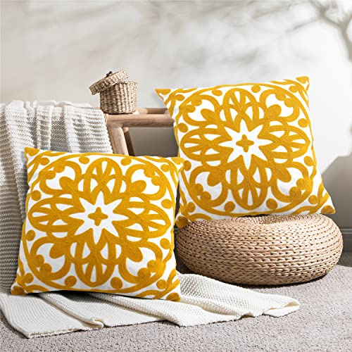 Alysheer Lot de 2 Housses de Coussin décoratives brodées - Motif Mandala bohème Confortable - Toile 100% Coton Durable - pour canapé, Salon - 45,7 x 45,7 cm (doré)