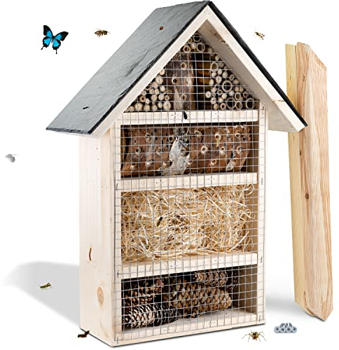 GARTENETAGE Insektenhotel mit Schieferdach/Naturbelassenes Insektenhaus & Bienenhotel/massives Insektenhotel zum Aufstellen mit Pfählen, witterungsbeständig/Marienkäferhaus/Nisthilfe & Artenschutz