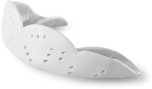 SISU Mouth Guard Aero - Snow White - Ultra Slim Gumshield for Adults & Kids - Custom Fit Rugby Gum Shield- A Remouldable Sports Mouthguard for Boxing, MMA, Hockey - (Medium 5' - 6' Tall)