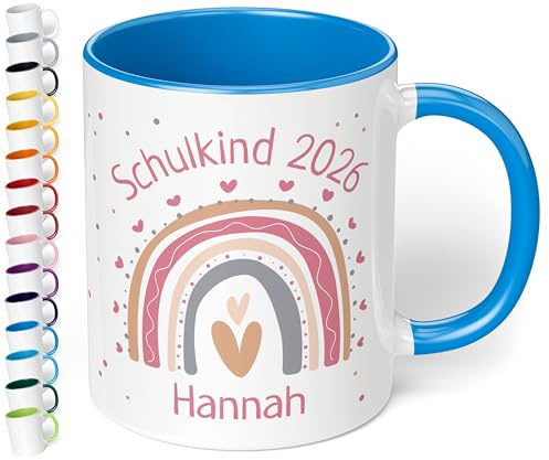 True Statements Keramik-Tasse personalisiert „Schulkind 2026“ - Geschenk zur Einschulung für Mädchen - Regenbogen Herzen - 330ml - Erstklässler Schüler 1. Klasse, Hellblau