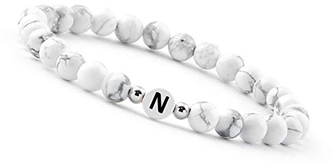 GD GOOD.designs Perlenarmband Buchstabe | Partner Armband weiß mit echten Howlith Perlen | Geschenk für Couple I Personalisiertes Partnerarmband