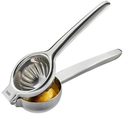GEFU LEMON Zitronenpresse - Edelstahl Zitruspresse mit 0,25 l Behälter | Limettenpresse & Orangenpresse mit Saftsieb, 2-teilig, für Früchte bis 7,5 cm, Ausgießnase, spülmaschinengeeignet