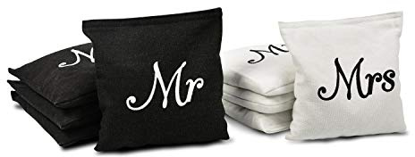 GoSports Zubehör Sitzsack-Set mit Cornhole-Motiv für Hochzeiten, 8 Stück, inkl. 4 schwarzen Mr-Taschen und 4 weißen Mrs-Tüten