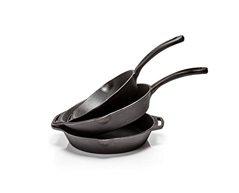 Petromax Feuerpfanne mit Stiel - Pfanne aus Gusseisen für alle Grill- und Herdarten, Gasflamme, Backofen oder Kochen im Freien - Anbraten, Schmoren und Rösten mit Antihafteffekt - 35 cm Durchmesser