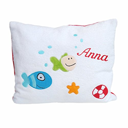 Smithy Kuschelkissen mit Ihrem Wunsch Namen in der abgebildeten Stickschrift bestickt 35 cm x 40 cm inklusive Füllung, Fische schmusen Meer Namenskissen