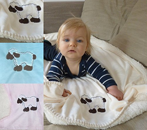 heimtexland super weiche Babydecke mit Fell in hellblau Pastell mit süßer Stickerei Schaf HxB 70x100 cm Top Qualität - Kuscheldecke fusselt Nicht! Typ172