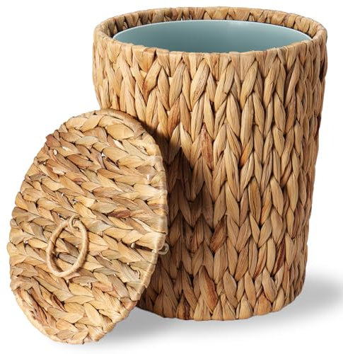YOKOMI Cesta de basura de mimbre con tapa y forro, pequeña papelera de mimbre para dormitorio, baño, cocina, sala de estar, cesta de basura tejida a mano bohemia para el hogar, oficina, cestas de