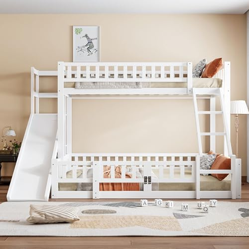 Kinderbett Etagenbett 90/140x200,Hochbett für 3 Kinder,Spielbett mit Rutsche&Regal&Leiter&Tür, Bettgestell mit Rausfallschutz & Lattenrost, Stockbett Familienbett Loft Bett Jugendbett,Kiefer,Weiß