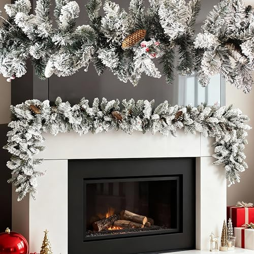 Tannengirlande 270 cm verschneit mit Zapfen & roten Beeren – Weihnachtsgirlande mit Kunstschnee, dichte Deko-Girlande für Kamin, Treppengeländer & Tisch, winterliche Weihnachtsdekoration