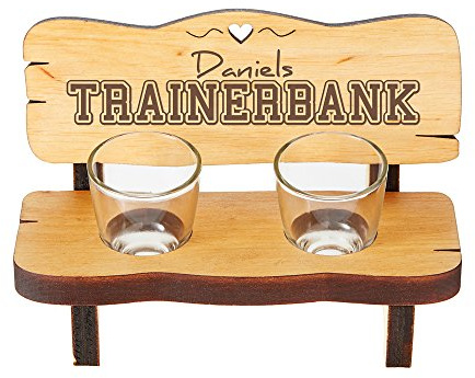 Casa Vivente Schnapsbank mit Zwei Schnapsgläsern und Gravur – Trainerbank – Personalisiert mit Namen – Schnapsbankerl aus Erlenholz – Geschenkidee für Männer und Fußballfans – Geburtstagsgeschenke